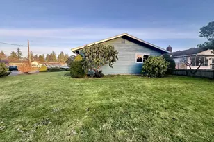 2691 14th St, North Bend, OR 97459 - Photo 4
