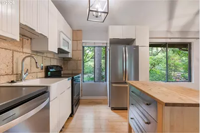 7556 SW Barnes Rd #A, Portland, OR 97225 - Photo 12