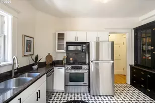 2083 NW Johnson St, Portland, OR 97209 - Photo 26