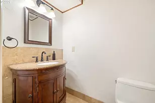 129 NE 39th Ave, Hillsboro, OR 97124 - Photo 36