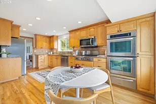 129 NE 39th Ave, Hillsboro, OR 97124 - Photo 14