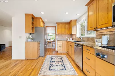 129 NE 39th Ave, Hillsboro, OR 97124 - Photo 12