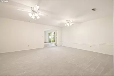 129 NE 39th Ave, Hillsboro, OR 97124 - Photo 32