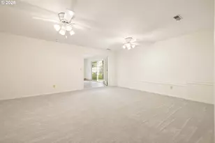 129 NE 39th Ave, Hillsboro, OR 97124 - Photo 32
