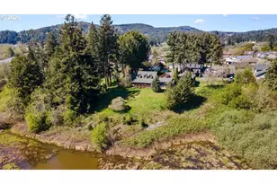 527 W Fourth St, Coquille, OR 97423 - Photo 4
