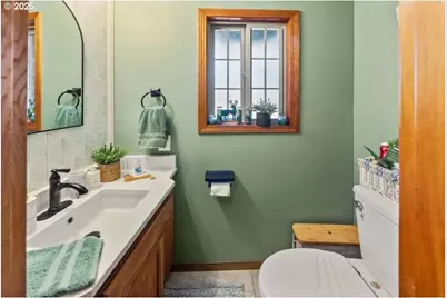 527 W 4th St, Coquille, OR 97423 - Photo 38