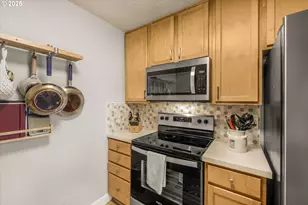 9221 N Lombard St, Portland, OR 97203 - Photo 10