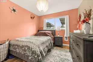 9221 N Lombard St, Portland, OR 97203 - Photo 16