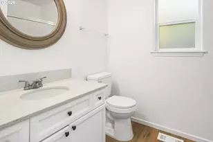 915 NE Mariners Loop, Portland, OR 97211 - Photo 16