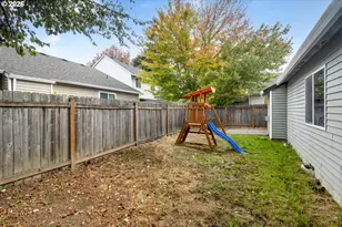 915 NE Mariners Loop, Portland, OR 97211 - Photo 32