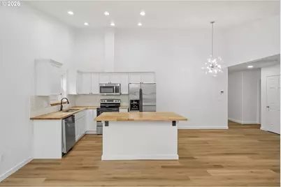 915 NE Mariners Loop, Portland, OR 97211 - Photo 8