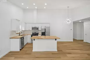915 NE Mariners Loop, Portland, OR 97211 - Photo 8