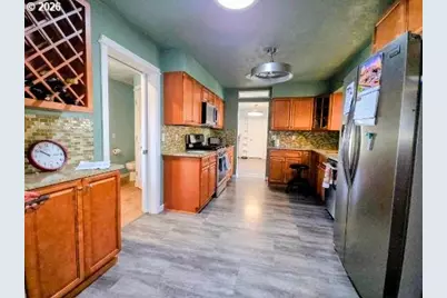 1304 Ocean Ct, Coos Bay, OR 97420 - Photo 16