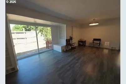 1304 Ocean Ct, Coos Bay, OR 97420 - Photo 10