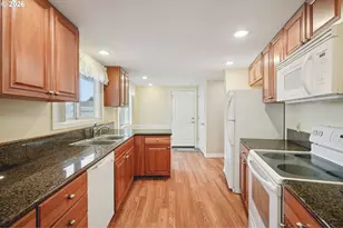 16470 SW Royalty Pkwy, Portland, OR 97224 - Photo 12