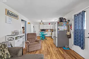 1932 Willow St, Myrtle Point, OR 97458 - Photo 6