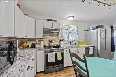 1932 Willow St, Myrtle Point, OR 97458 - Photo 10