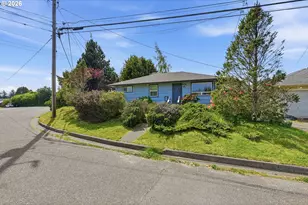 2984 Myrtle St, North Bend, OR 97459 - Photo 2