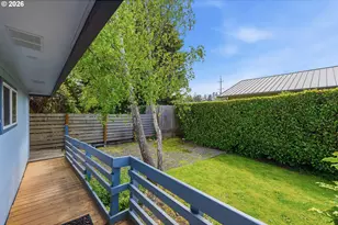 2984 Myrtle St, North Bend, OR 97459 - Photo 32