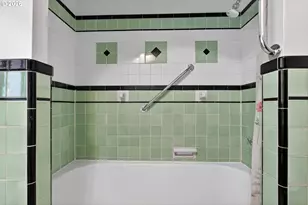 2325 NE Flanders St, Portland, OR 97232 - Photo 22