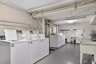 2325 NE Flanders St, Portland, OR 97232 - Photo 32