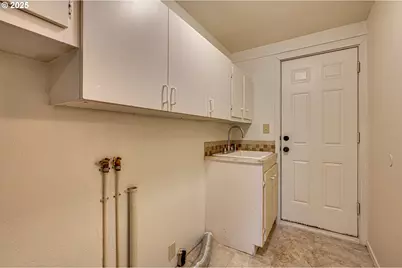 362 N 3rd Pl, Kalama, WA 98625 - Photo 8