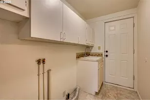 362 N 3rd Pl, Kalama, WA 98625 - Photo 8