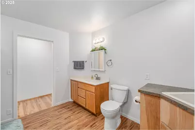 250 Valley View Rd, Sutherlin, OR 97479 - Photo 18