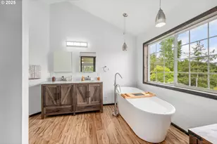 250 Valley View Rd, Sutherlin, OR 97479 - Photo 12