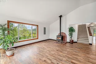 250 Valley View Rd, Sutherlin, OR 97479 - Photo 4