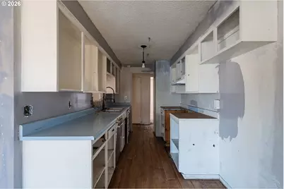 7675 Gladstone Ave, White City, OR 97503 - Photo 8