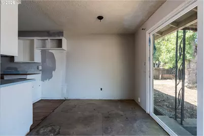 7675 Gladstone Ave, White City, OR 97503 - Photo 6