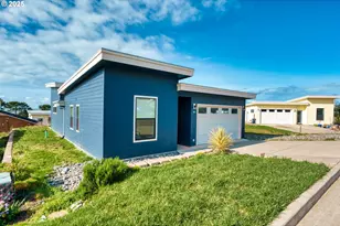 30414 Driftwood Dr, Gold Beach, OR 97444 - Photo 22