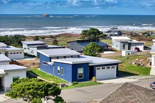 30414 Driftwood Dr, Gold Beach, OR 97444 - Photo 24