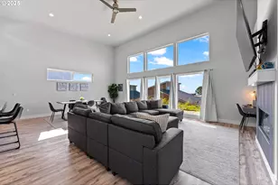 30414 Driftwood Dr, Gold Beach, OR 97444 - Photo 8