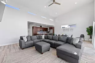 30414 Driftwood Dr, Gold Beach, OR 97444 - Photo 10