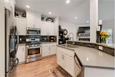 12734 SE Zion St, Happy Valley, OR 97086 - Photo 8