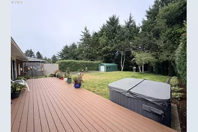 1844 NE Crestview Pl, Newport, OR 97365 - Photo 8