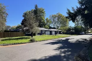 465 Davis St, Eugene, OR 97402 - Photo 2