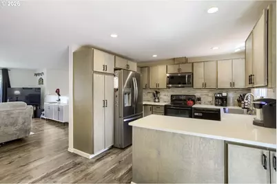 740 SE Camellia Ct, Hillsboro, OR 97123 - Photo 14