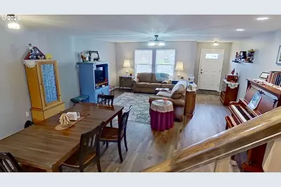 241 SE Johnson St, Winston, OR 97496 - Photo 4