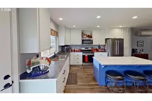 241 SE Johnson St, Winston, OR 97496 - Photo 8