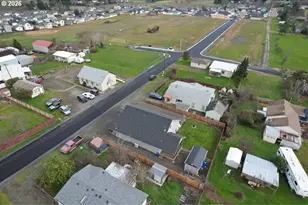 241 SE Johnson St, Winston, OR 97496 - Photo 26