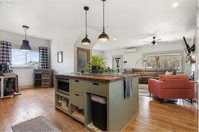 205 Riverside Ave, Wallowa, OR 97885 - Photo 10