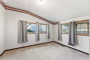 357 S 9th St, Kalama, WA 98625 - Photo 10