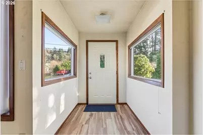 357 S 9th St, Kalama, WA 98625 - Photo 8