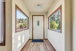 357 S 9th St, Kalama, WA 98625 - Photo 8