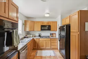 823 Arago Ave, Coos Bay, OR 97420 - Photo 10