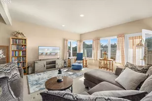 407 King St, Yachats, OR 97498 - Photo 32