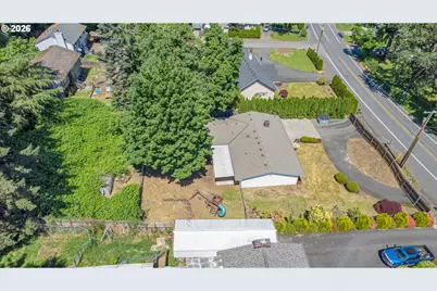 17055 SE Webster Rd, Gladstone, OR 97027 - Photo 6